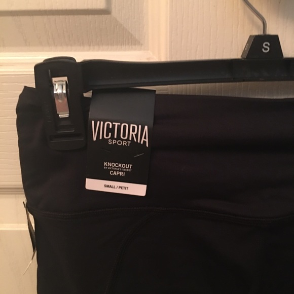Victoria’s Secret Sport capris - Picture 2 of 3
